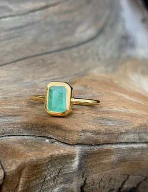 Emerald Olivier Ring
