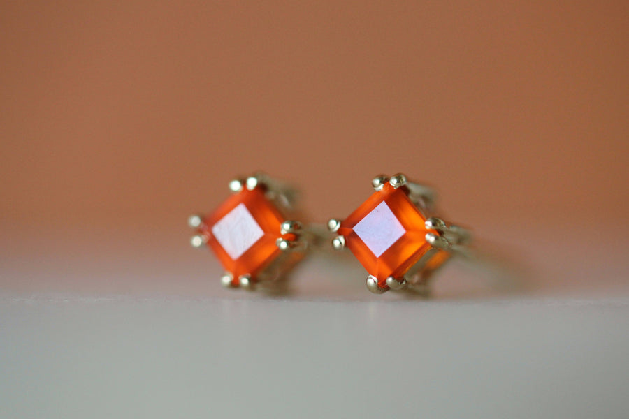 Billie Studs in Carnelian