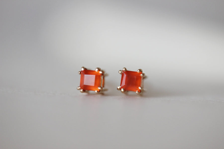 Billie Studs in Carnelian