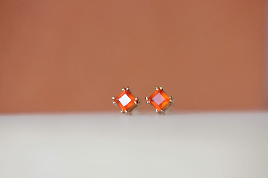 Billie Studs in Carnelian