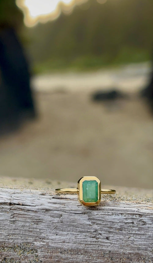 Emerald Olivier Ring