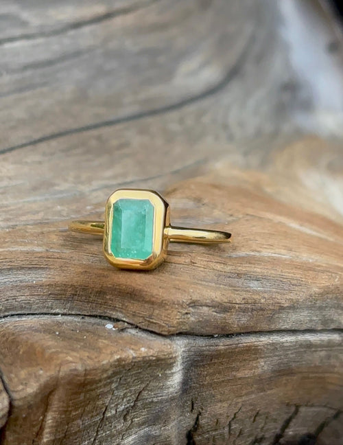 Emerald Olivier Ring