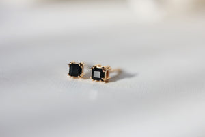 Billie Studs in Onyx