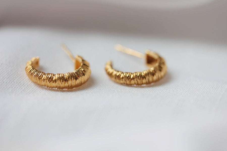 Ellie Hoops – Little Gold